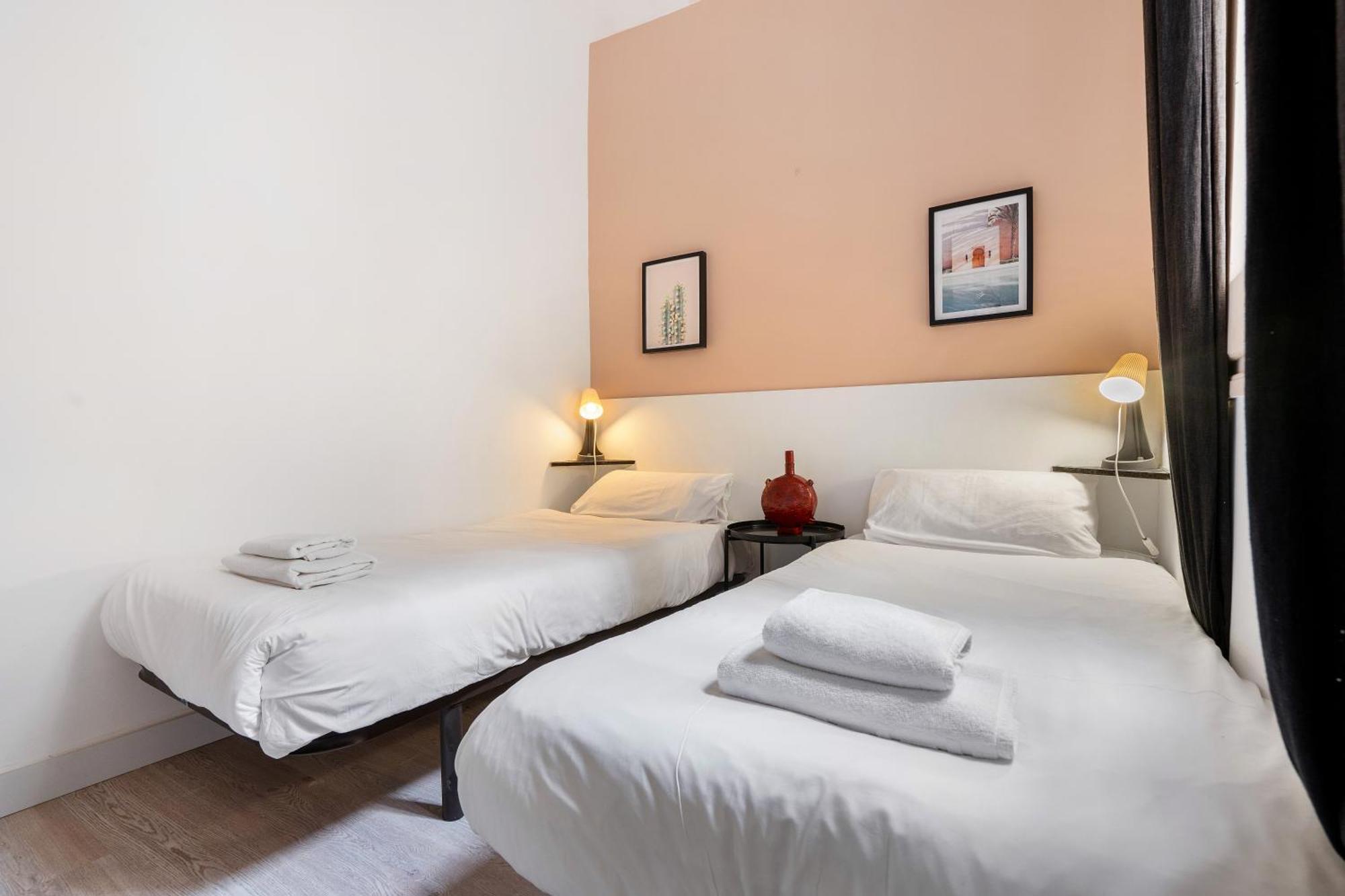 Fridays Flats Retro Chic In Poble Sec Barcelone